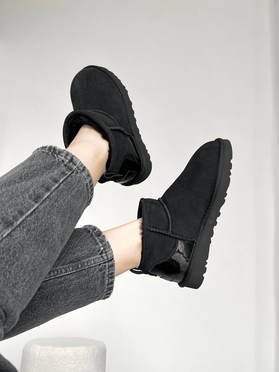 UGG Ultra Mini Black Lacquer - oceanhype - 