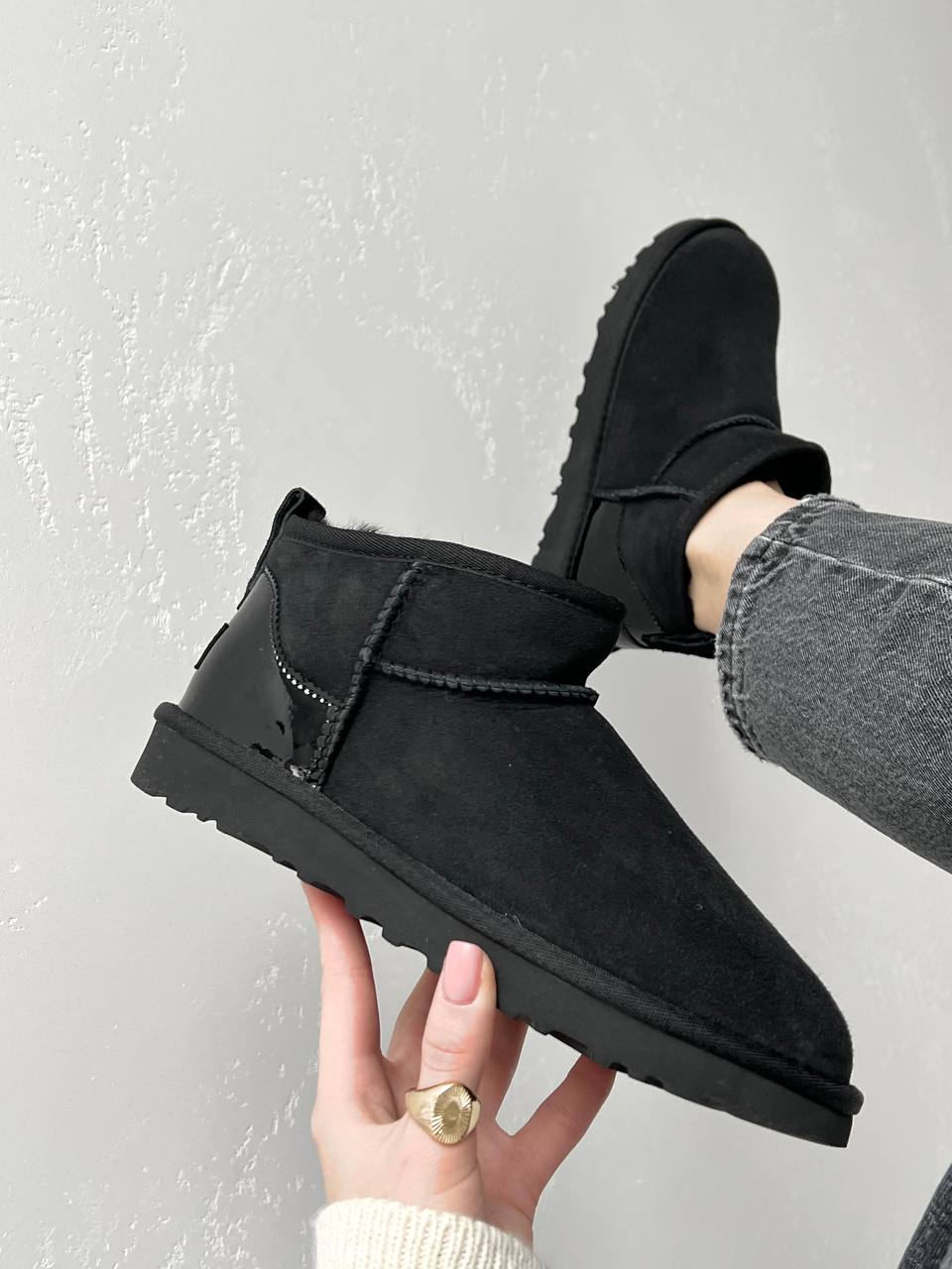 UGG Ultra Mini Black Lacquer - oceanhype - 