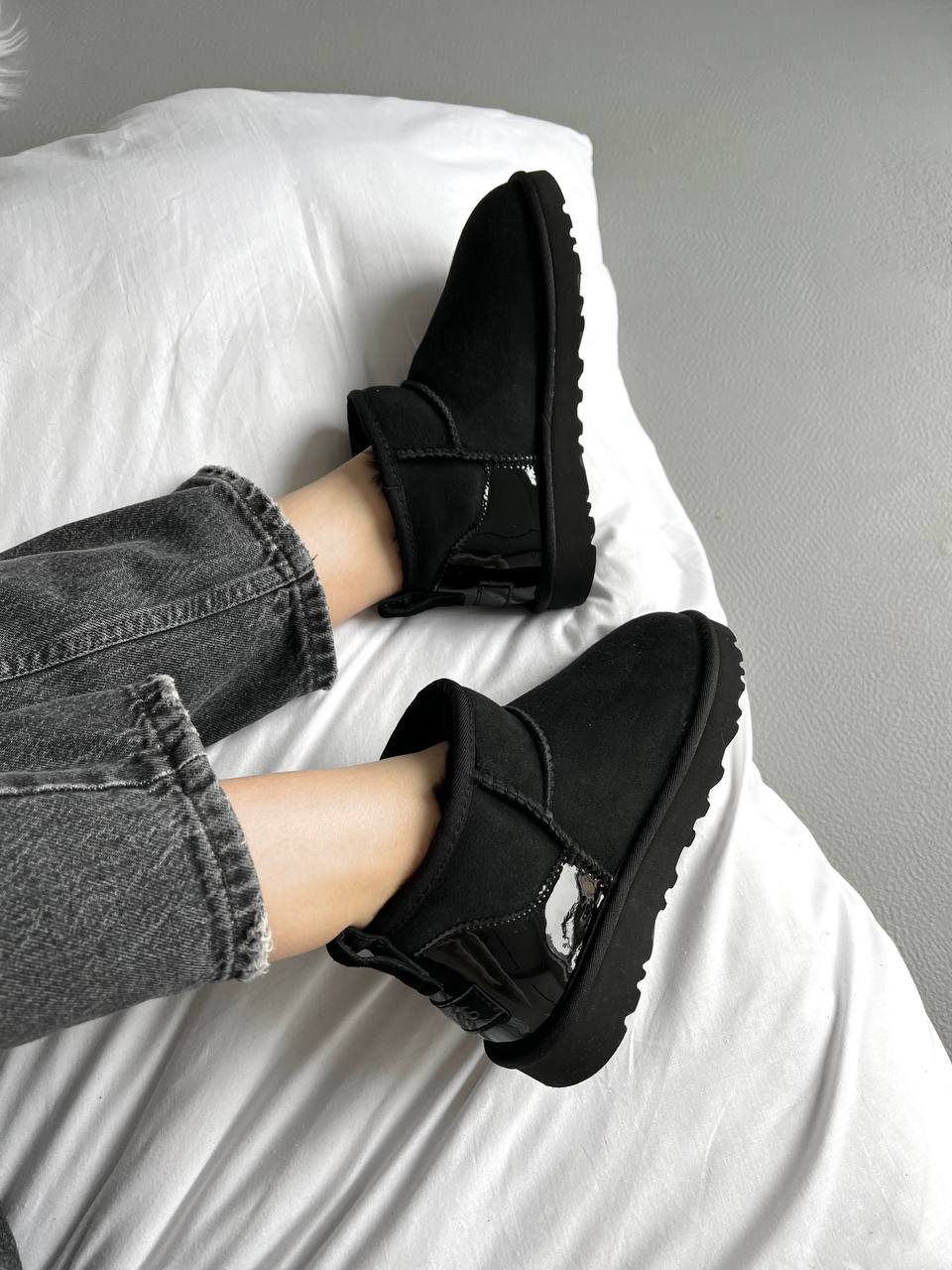 UGG Ultra Mini Black Lacquer - oceanhype - 