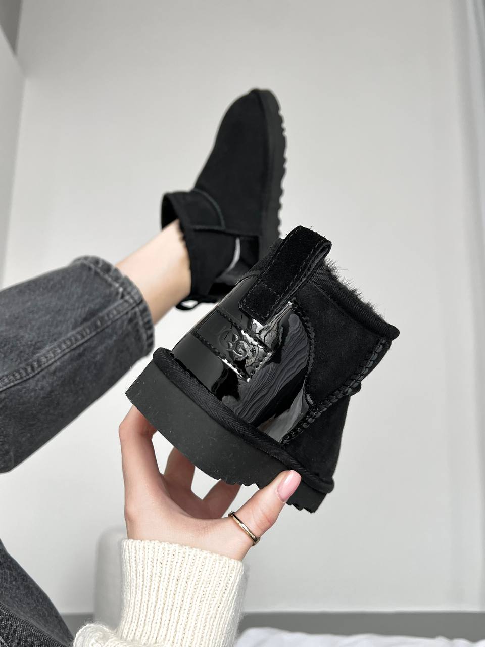 UGG Ultra Mini Black Lacquer - oceanhype - 