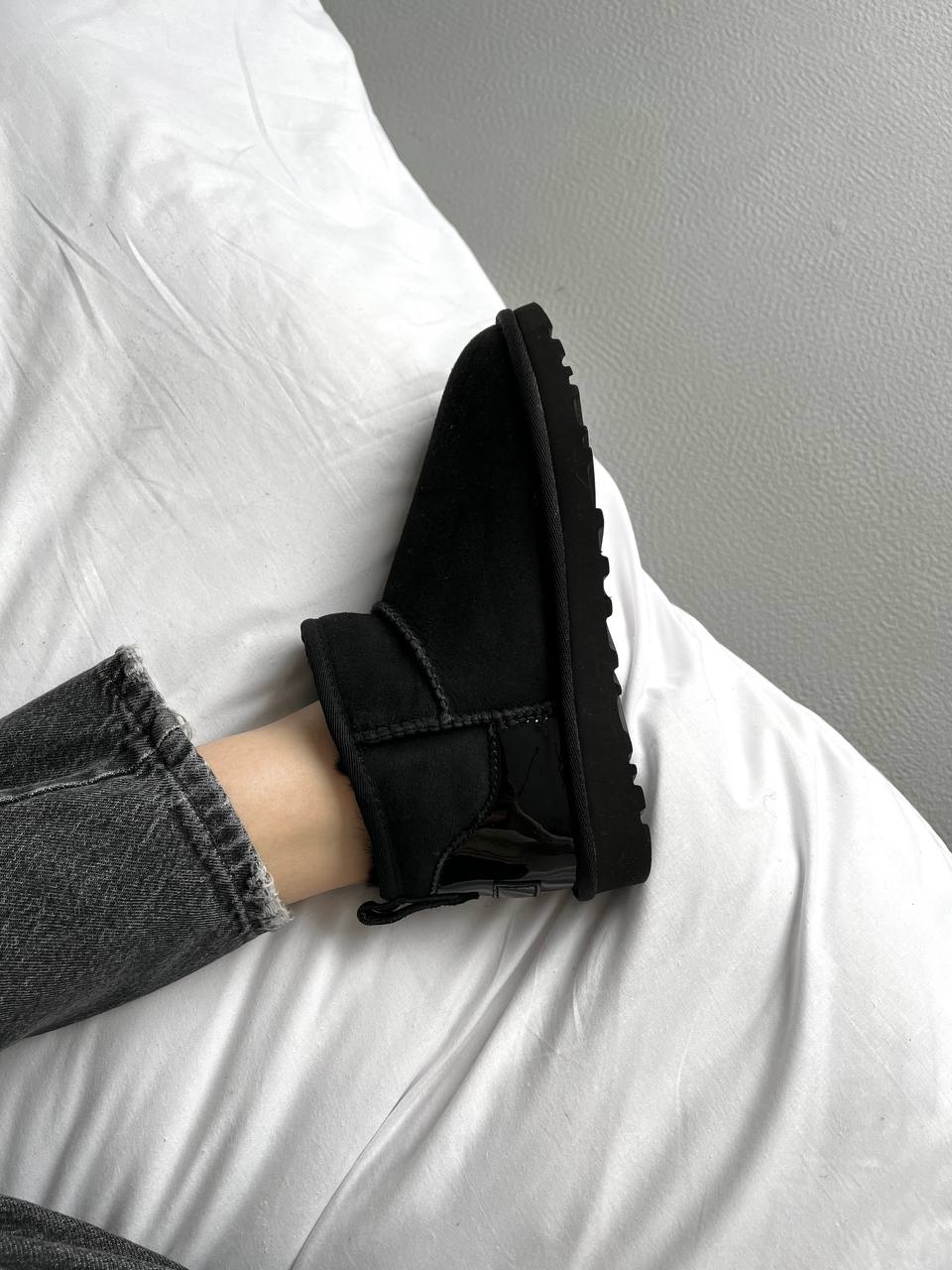 UGG Ultra Mini Black Lacquer - oceanhype - 