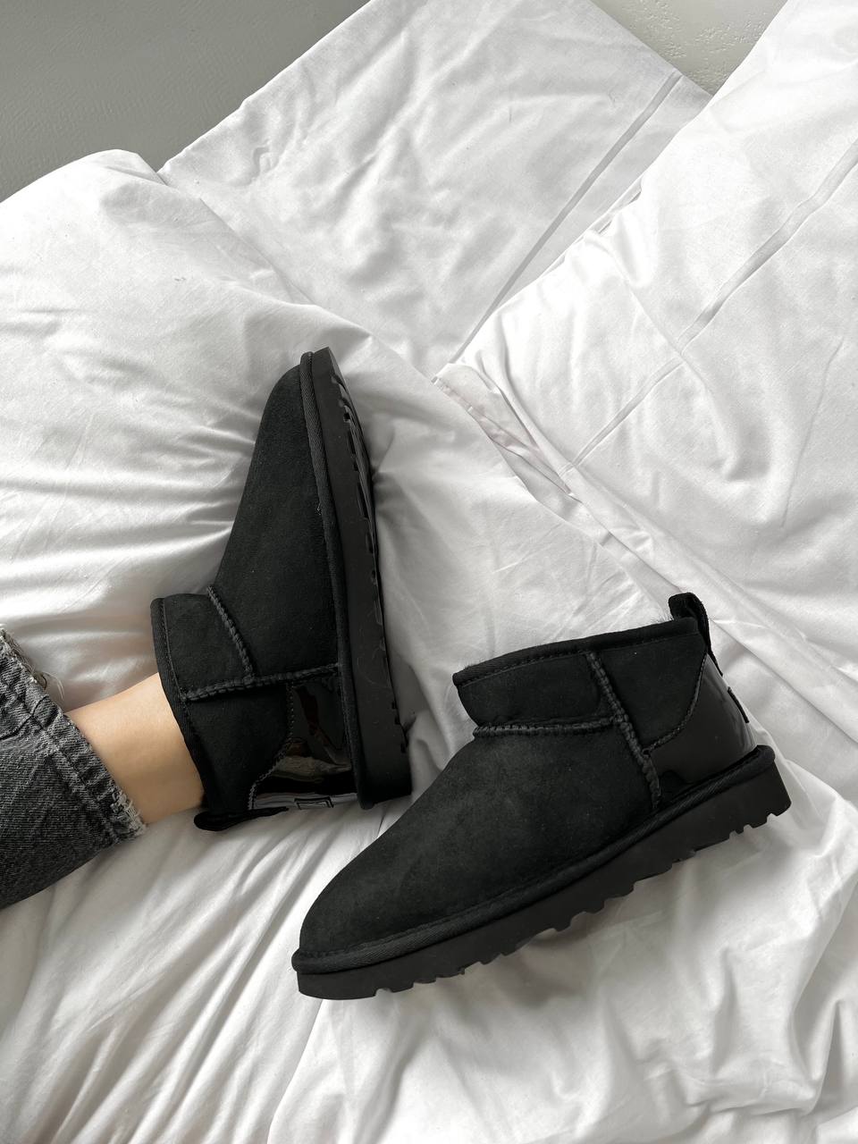UGG Ultra Mini Black Lacquer - oceanhype - 