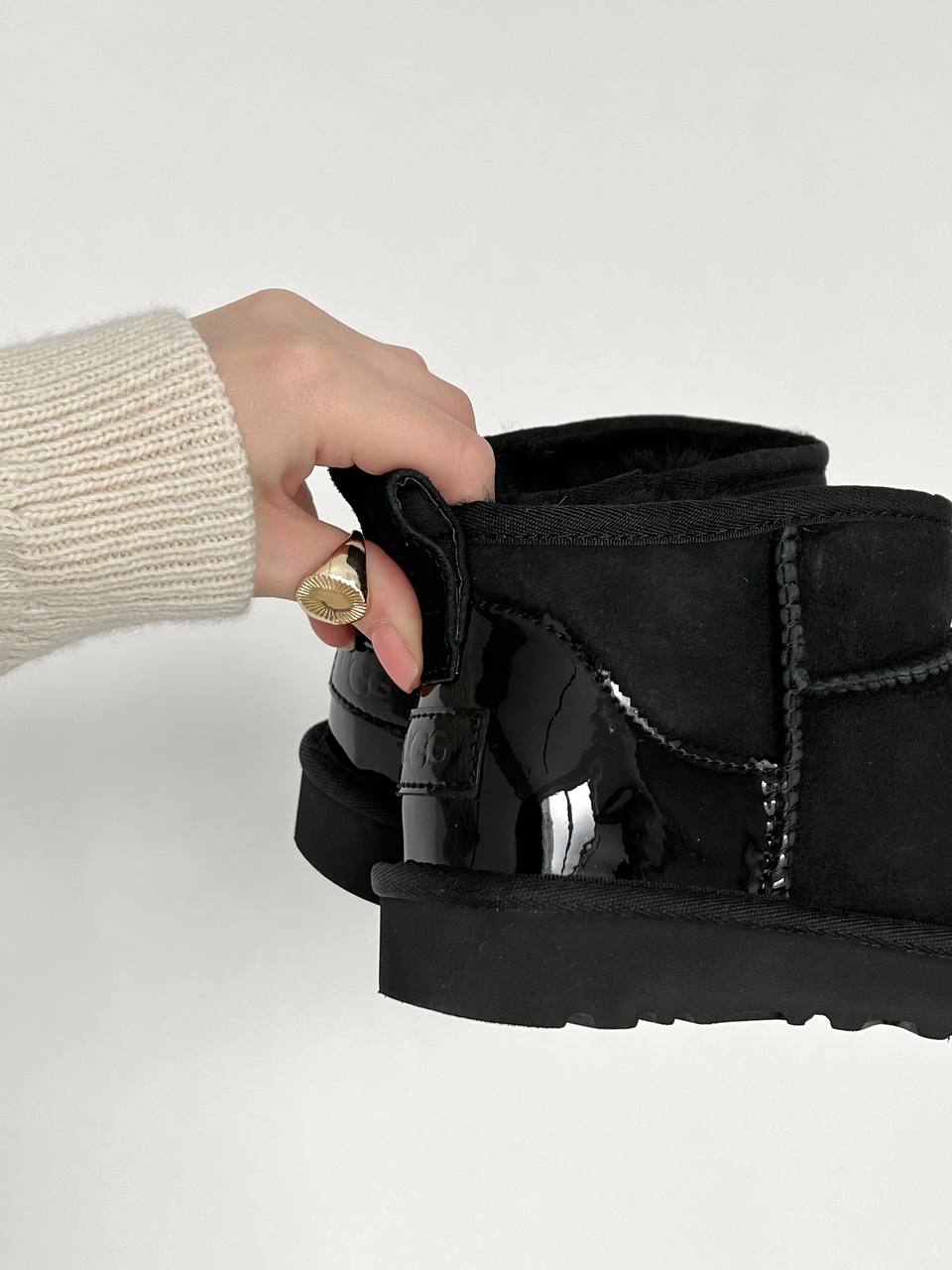 UGG Ultra Mini Black Lacquer - oceanhype - 