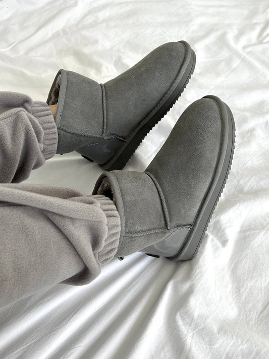UGG Classic Mini Light Grey Lacquer - oceanhype - 