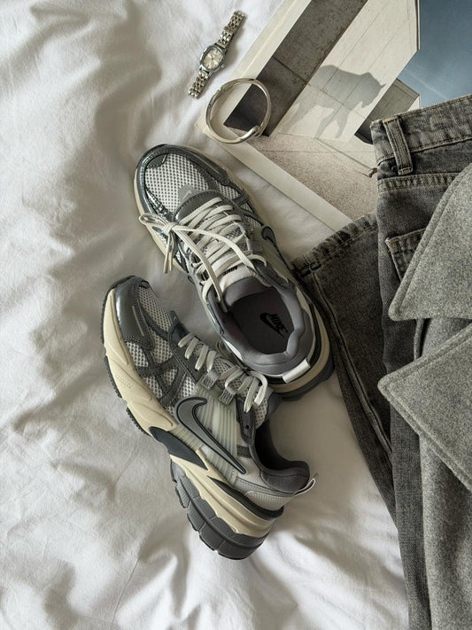 Nike V2K Runtekk Summit White Metalic Silver - oceanhype -