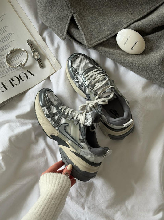 Nike V2K Runtekk Summit White Metalic Silver - oceanhype -