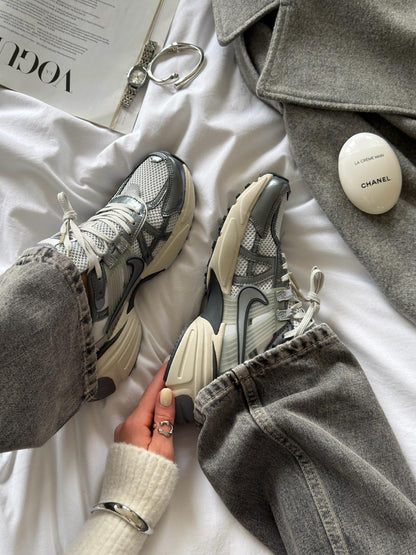 Nike V2K Runtekk Summit White Metalic Silver - oceanhype -