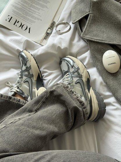 Nike V2K Runtekk Summit White Metalic Silver - oceanhype -