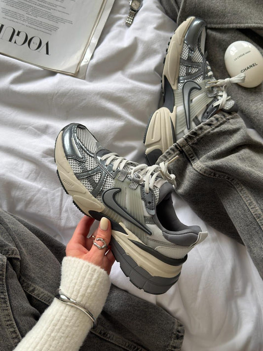 Nike V2K Runtekk Summit White Metalic Silver - oceanhype -