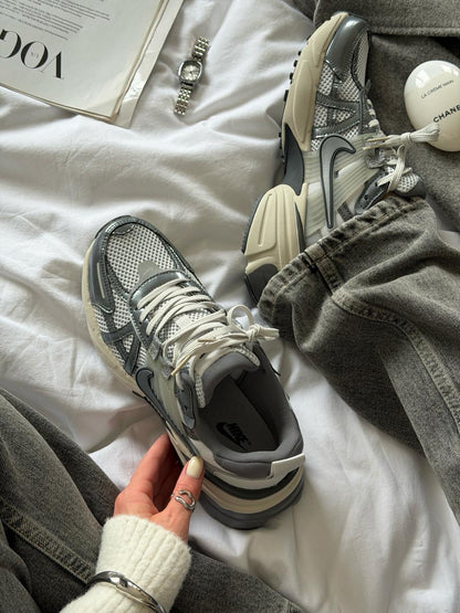 Nike V2K Runtekk Summit White Metalic Silver - oceanhype -