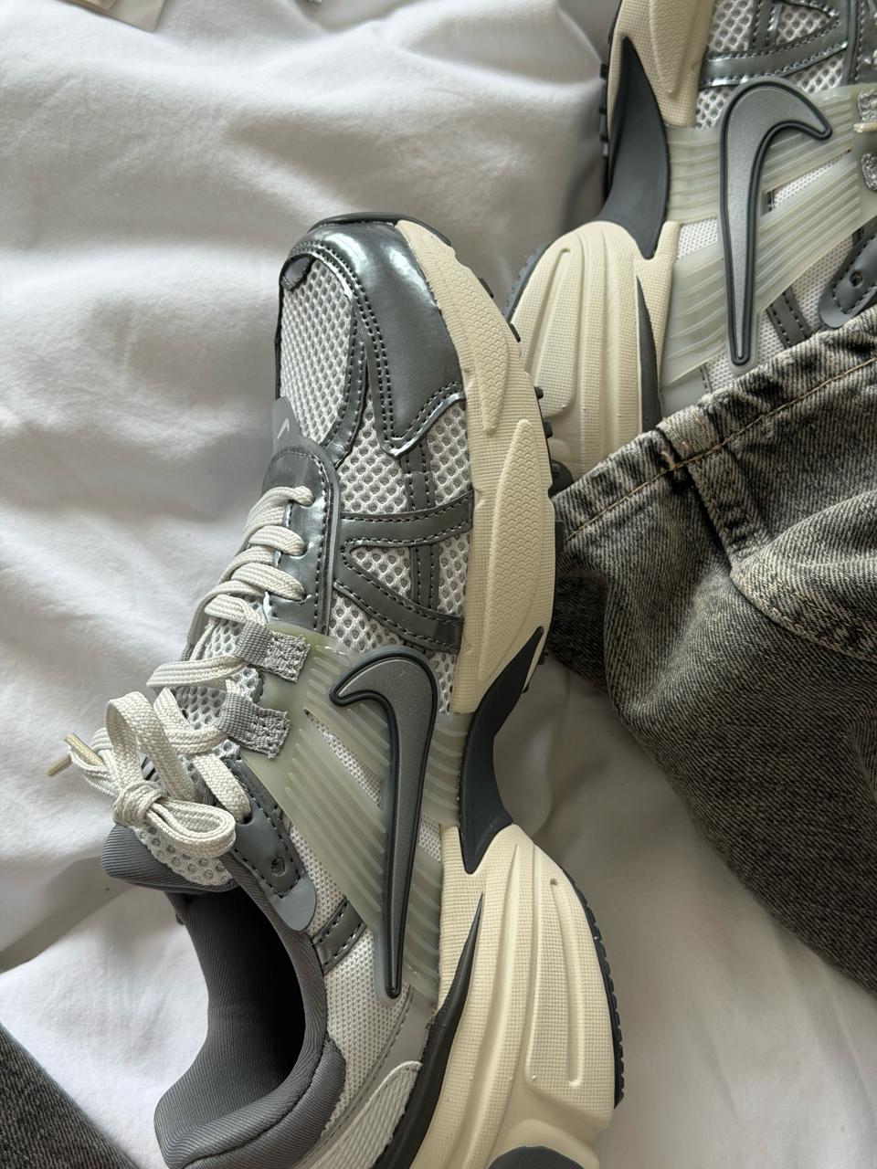 Nike V2K Runtekk Summit White Metalic Silver - oceanhype -