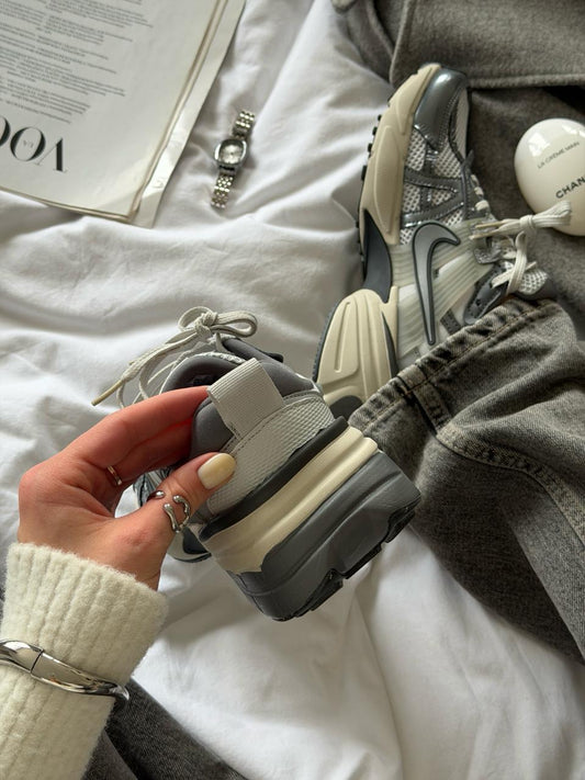 Nike V2K Runtekk Summit White Metalic Silver - oceanhype -