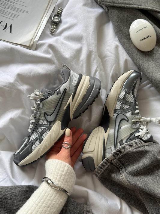 Nike V2K Runtekk Summit White Metalic Silver - oceanhype -