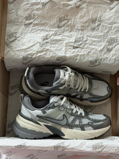 Nike V2K Runtekk Summit White Metalic Silver - oceanhype -
